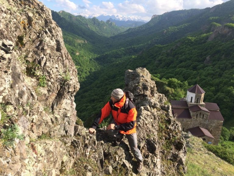 Открыта регистрация на чемпионат по альпинизму в скальном классе «Домбайские связки»
