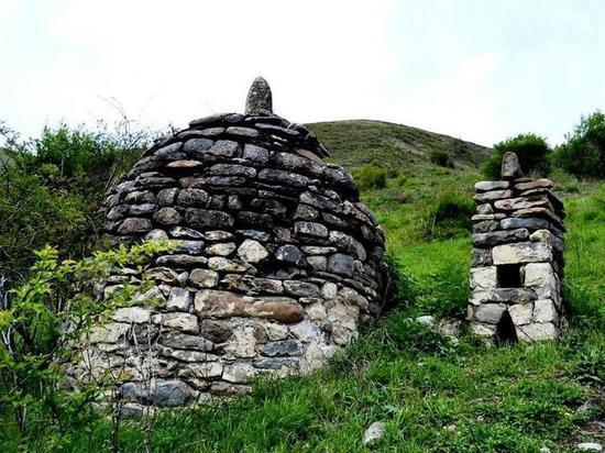 В горах Ингушетии обнаружили неизученные разрушенные склепы