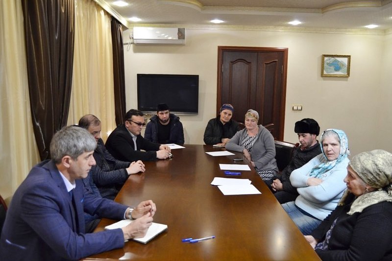 Десять семей погорельцев в Ингушетии получили ключи от новых квартир