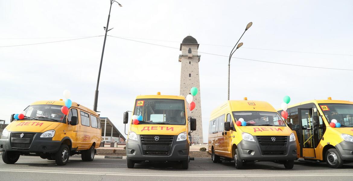 Глава Ингушетии передал автомобили и автобусы школам и медучреждениям республики