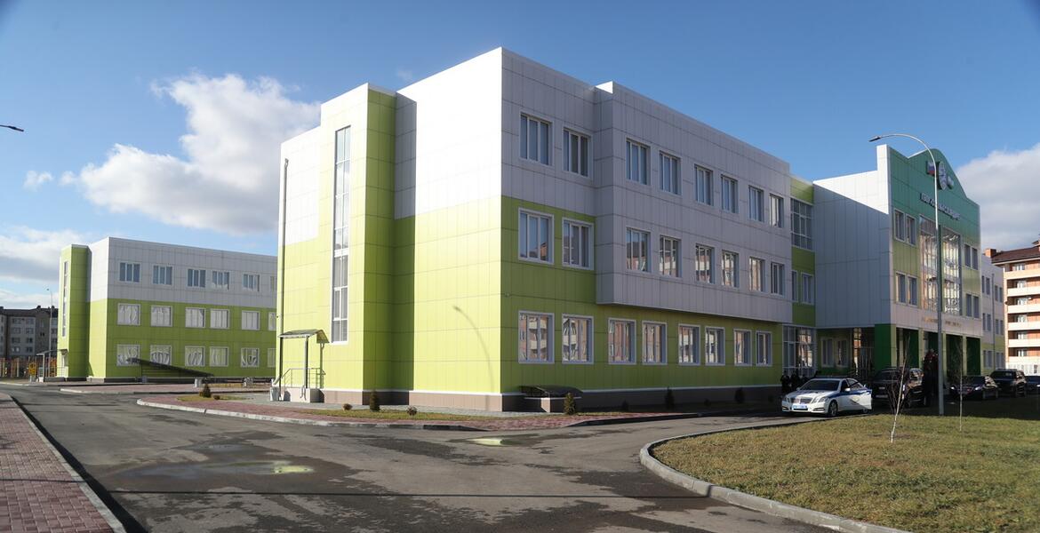 В Яндаре сегодня открыли школу на 540 ученических мест